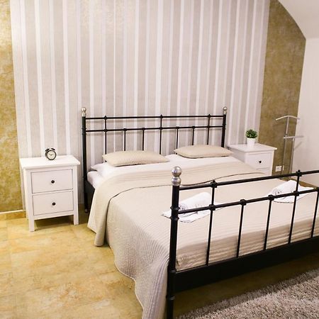 Stefania Apartment Centre Praga Zewnętrze zdjęcie