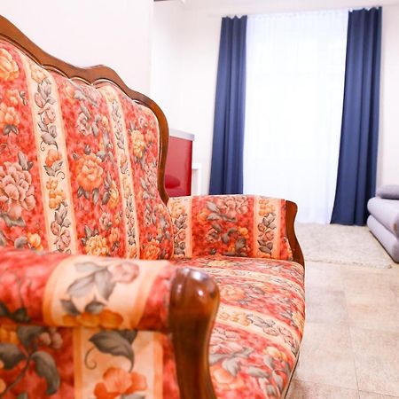 Stefania Apartment Centre Praga Zewnętrze zdjęcie